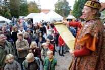 Marktvogt Holger Funke eröffnet den Mittelaltermarkt Marktvogt Holger Funke eröffnet den Mittelaltermarkt