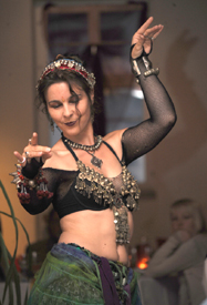 Katja Hütte von den Rabentöchtern mit ihrem Bauchtanz Katja Hütte von den Rabentöchtern mit ihrem Bauchtanz